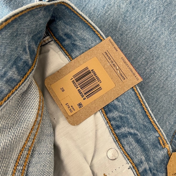 Levi’s LOW PRO Women’s Jeans - Light Stonewash Size 28 (size 6) - Picture 4 of 9